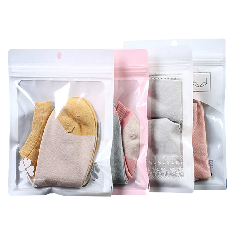 clear plastic zipper pouch